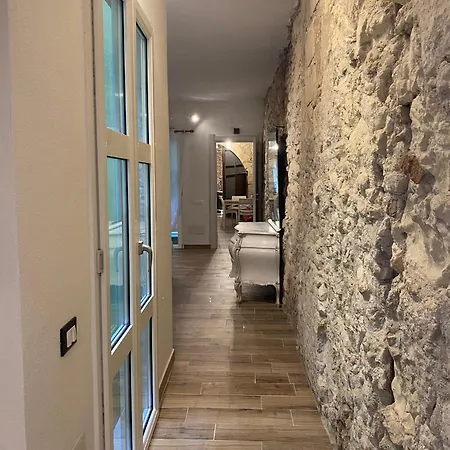 Dani's House - Casa Con Vasca Idromassaggio Nel Cuore Di Apartament *